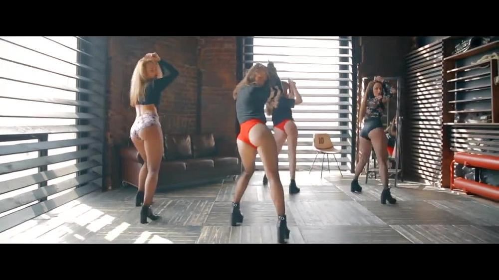 скачать клип Mike Morato - La Reina del Club