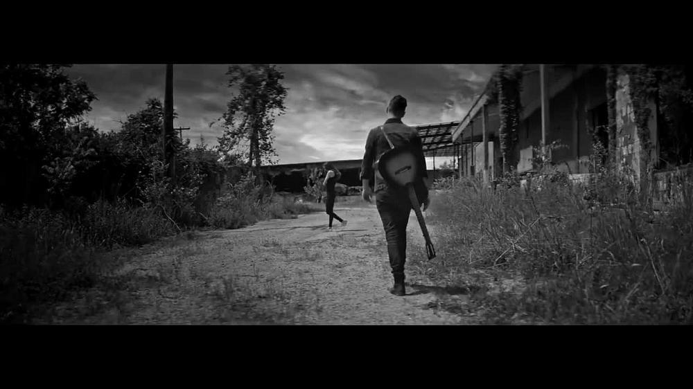 скачать клип Devin Dawson - All On Me