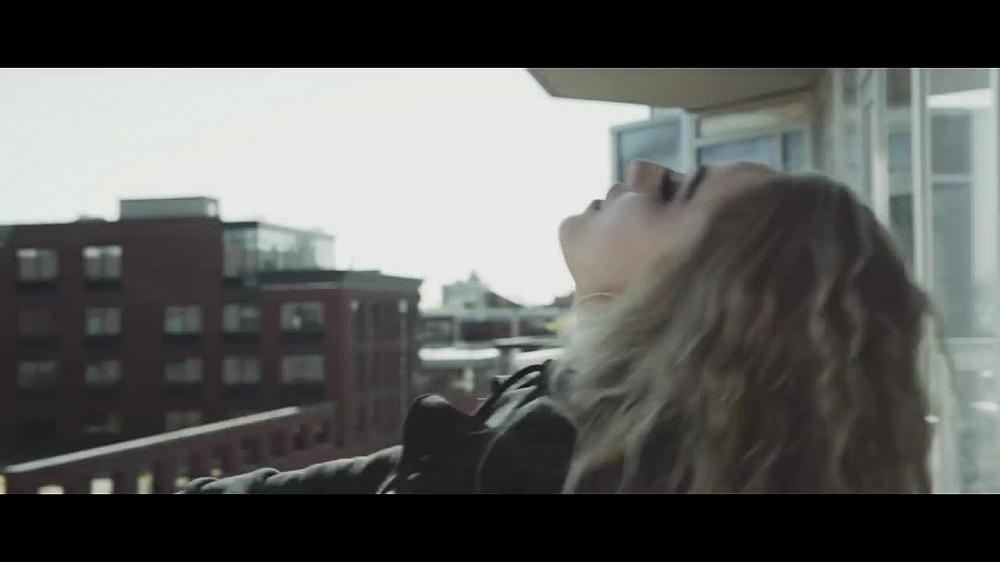 скачать клип Lost Kings ft. Sabrina Carpenter - First Love