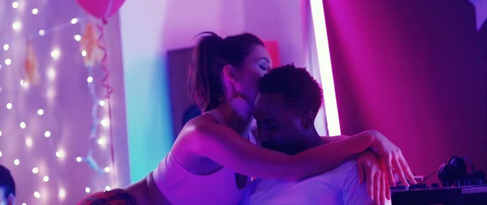 скачать клип Migos, Sage The Gemini and Sayyi - Hands On It