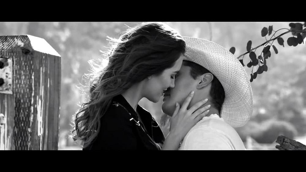 скачать клип Jon Pardi - She Aint In It