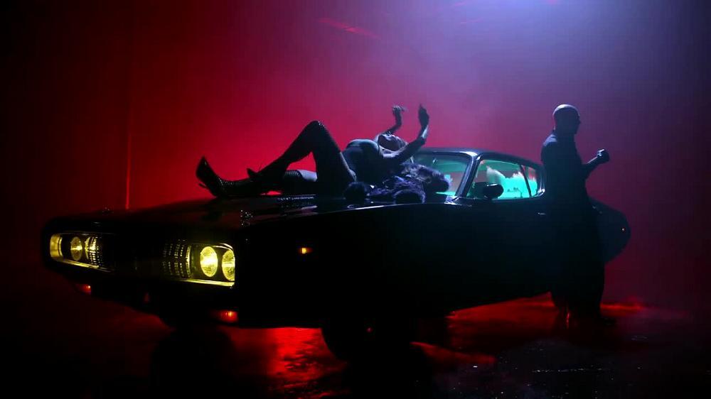 скачать клип Claudia Leitte ft. Pitbull - Carnaval