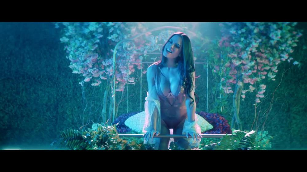 скачать клип Rkm and Ken-Y and Natti Natasha - Tonta