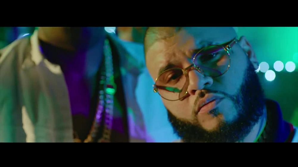 скачать клип Farruko, El Micha - Fuego