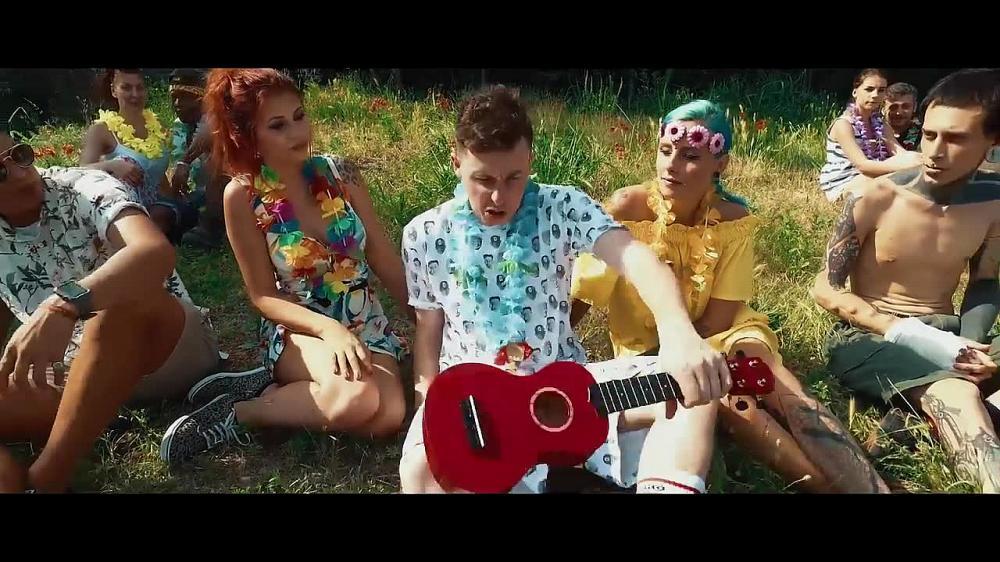 скачать клип SHADE - BENE MA NON BENISSIMO