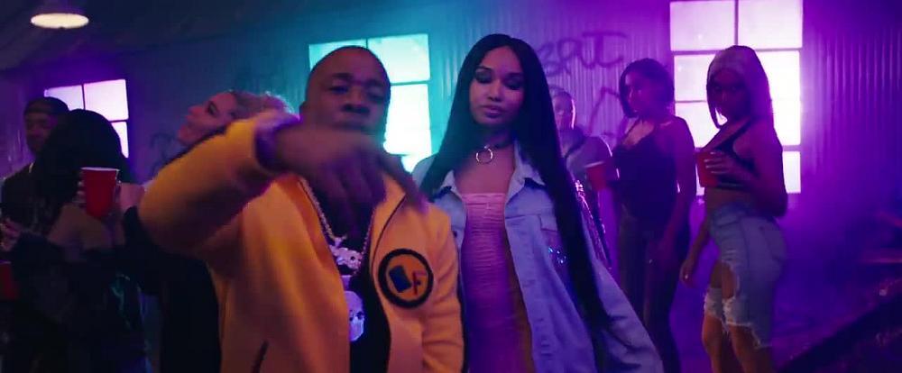 скачать клип Yo Gotti Ft. Chris Brown - Save It For Me