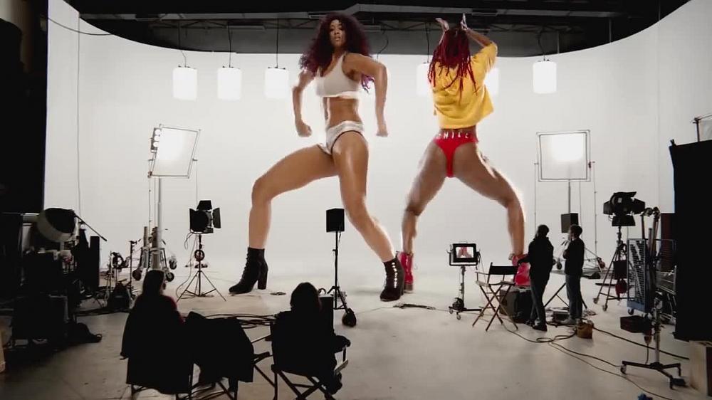 скачать клип Sean Paul Ft. Major Lazer - Tip Pon It