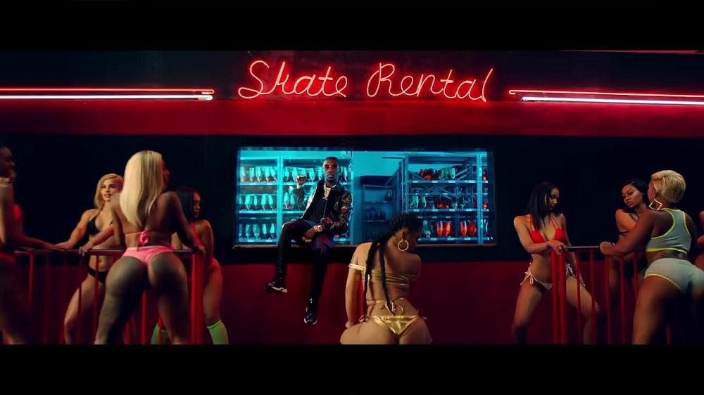 скачать клип Tyga - Taste