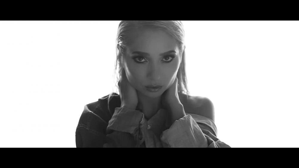 скачать клип Emil Lassaria and Caitlyn - From Everything To Nothing