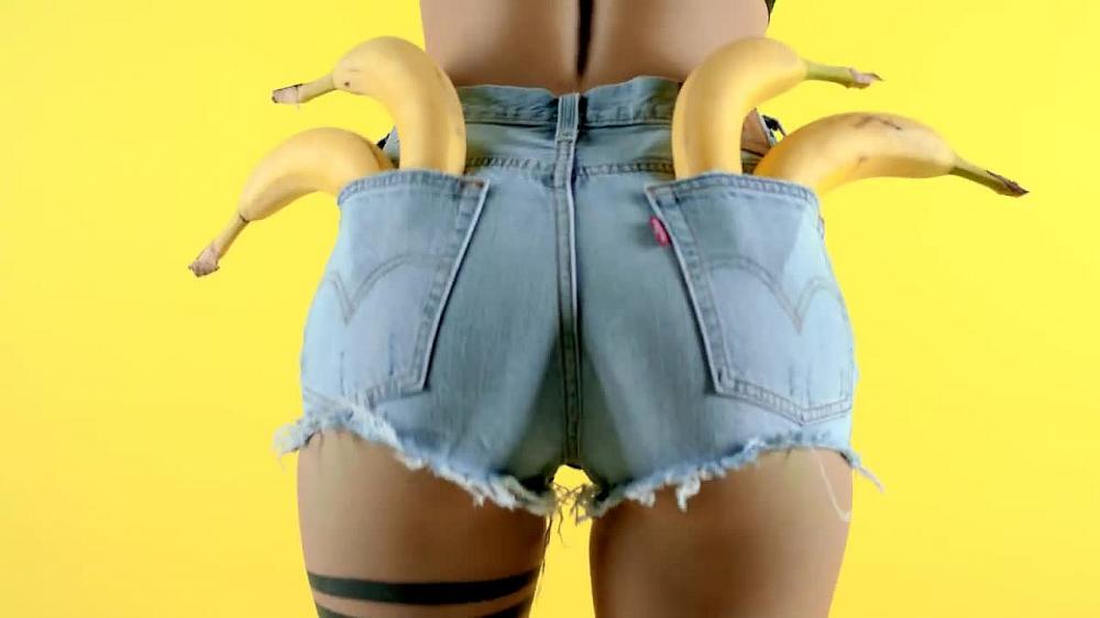 скачать клип Dolores Haze - Banana