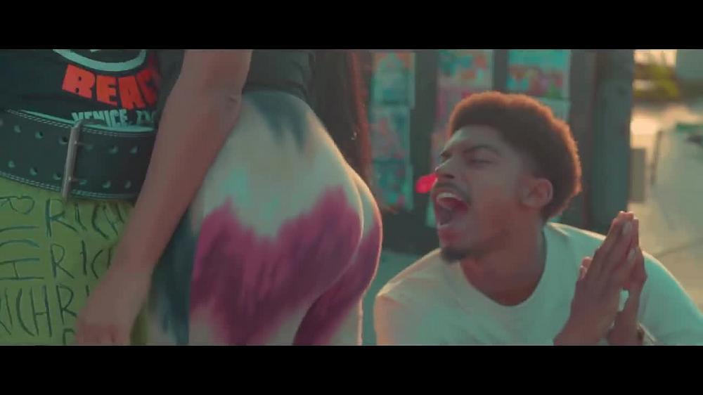 скачать клип Lil Duval Ft. Snoop Dogg, Ball Greezy - Smile Bitch