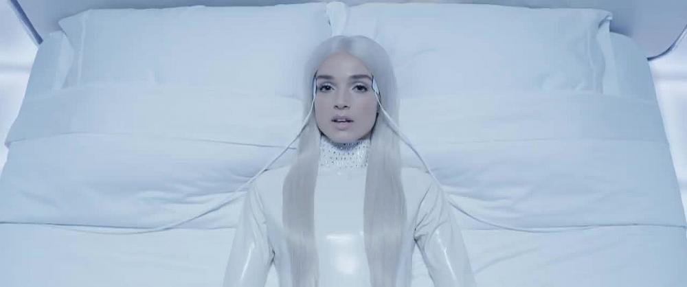 скачать клип Poppy Feat. Diplo - Time Is Up