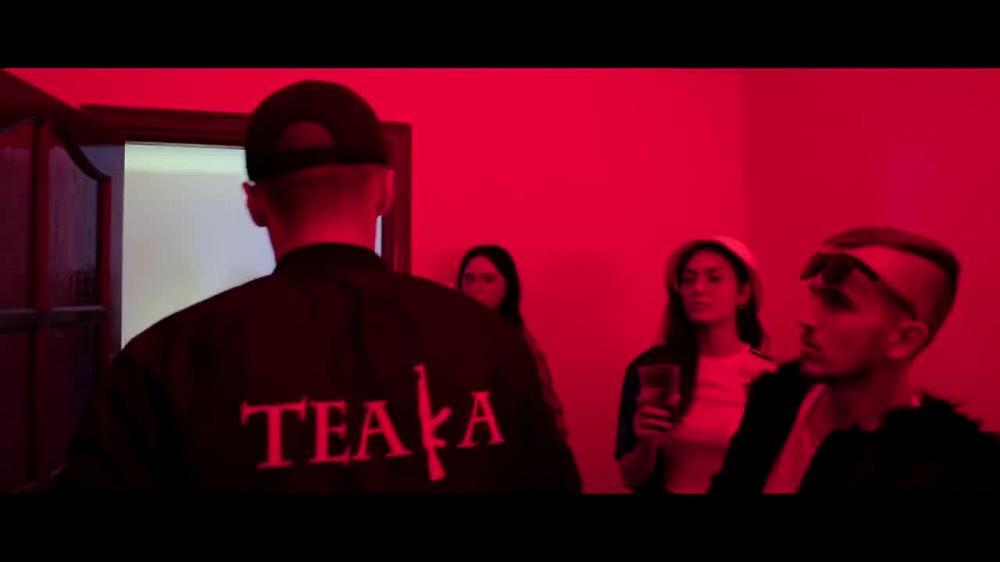 скачать клип TEAKA - Сколько ей лет