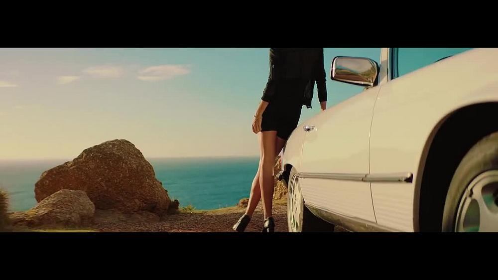 скачать клип Felix Cartal Feat. Ofelia K - Drifting Away