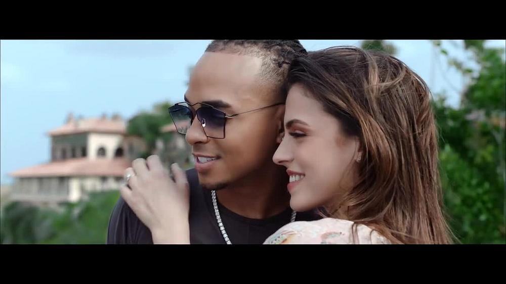 скачать клип Ozuna Feat. Akon - Comentale
