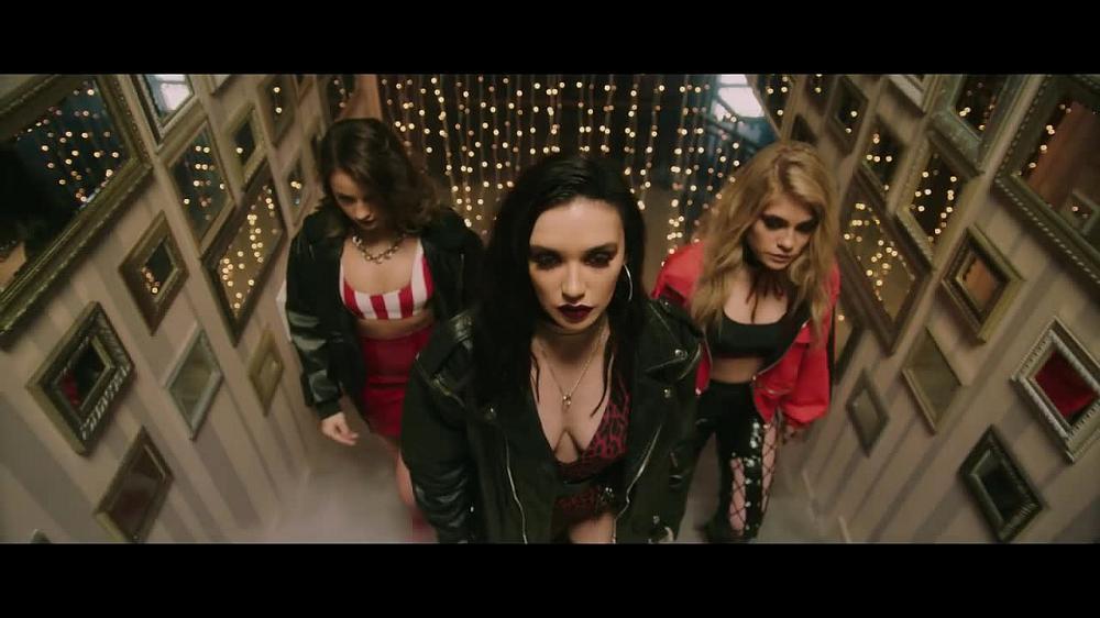 скачать клип SEREBRO - Пятница