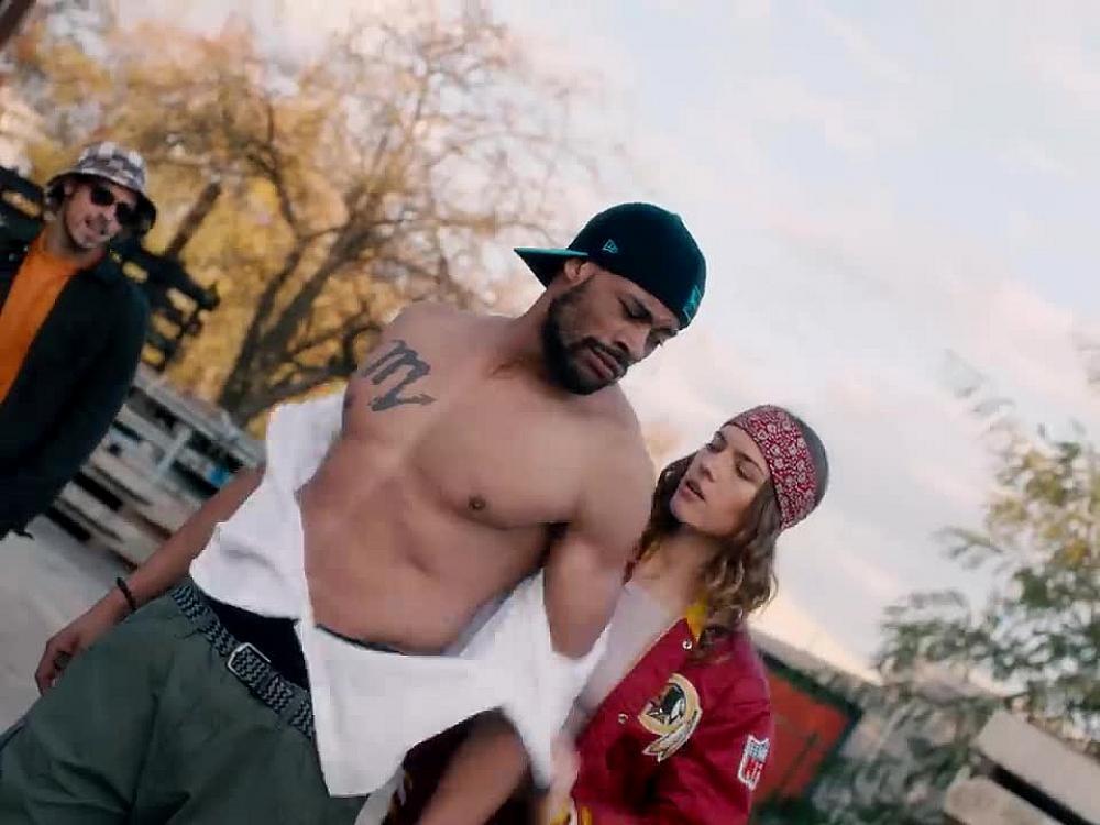 скачать клип HUGEL Feat. Amber Van Day - WTF