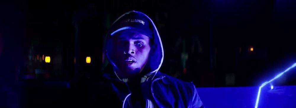 скачать клип Chris Brown - Undecided