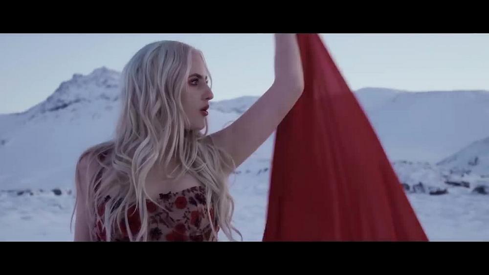 скачать клип Nova Miller - Turn Up The Fire