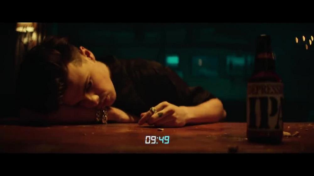 скачать клип YUNGBLUD, Halsey ft. Travis Barker - 11 Minutes