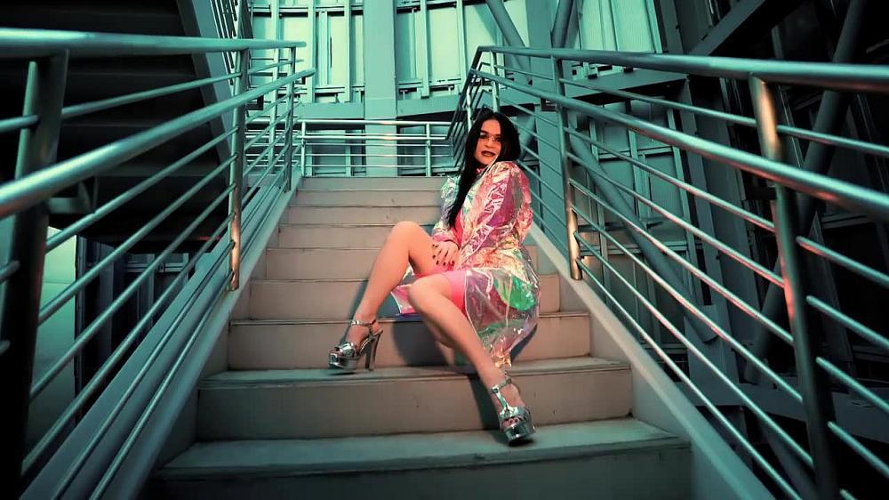 скачать клип Eva Pop - Tocame