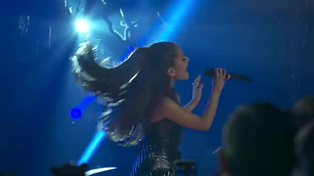 скачать клип Ariana Grande - Love Me Harder - Live