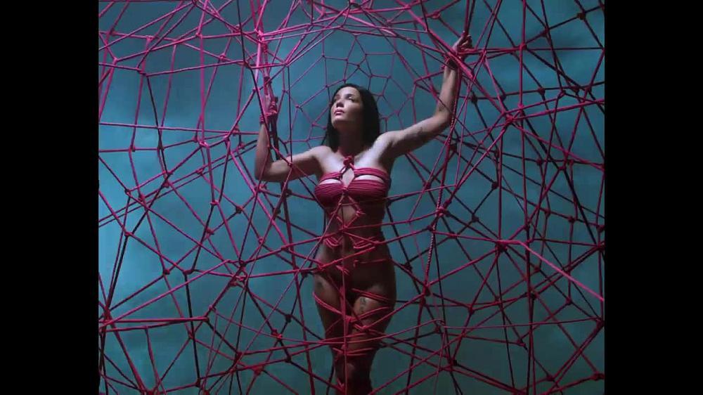 скачать клип Halsey - Nightmare