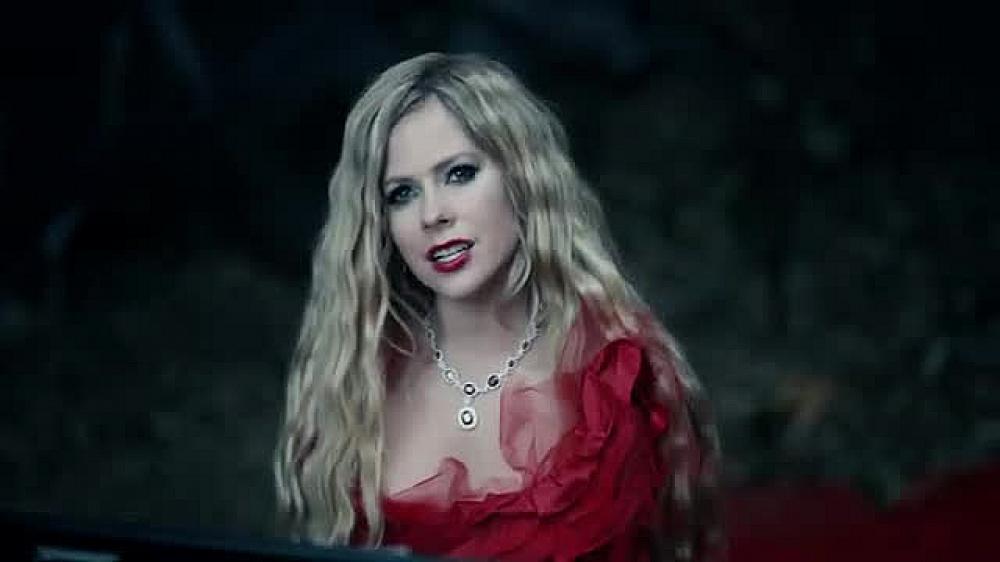 скачать клип Avril Lavigne - I Fell In Love With The Devil