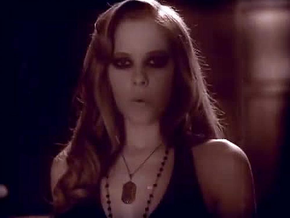 скачать клип Avril Lavigne - Nobodys Home