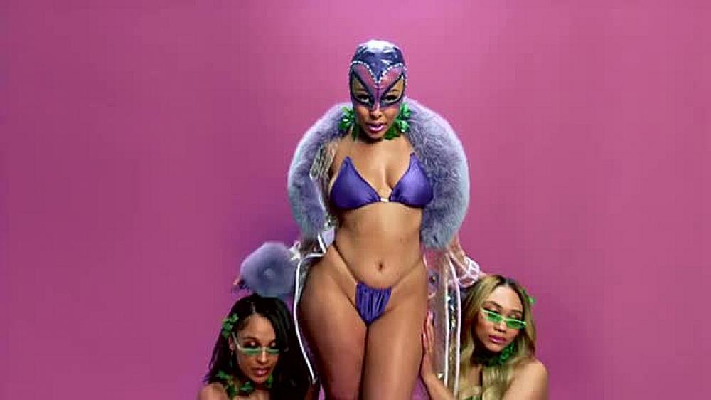 скачать клип Doja Cat, Tyga - Juicy