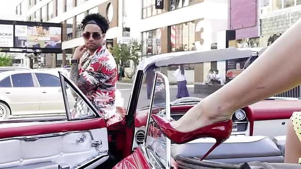 скачать клип Kira Shine and Yasniel Navarro - Между нами любовь