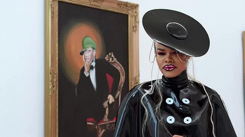 скачать клип Missy Elliott - Throw It Back