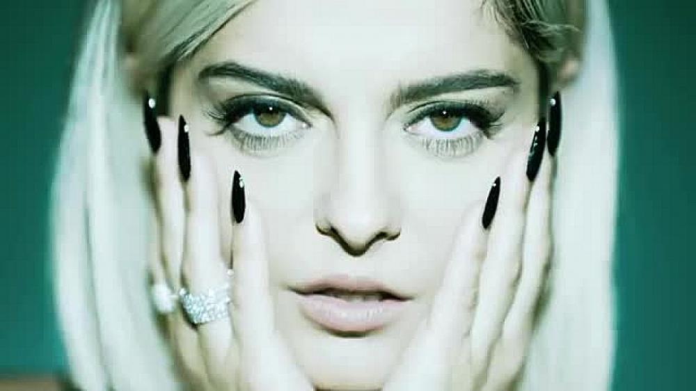 скачать клип Bebe Rexha - Not 20 Anymore