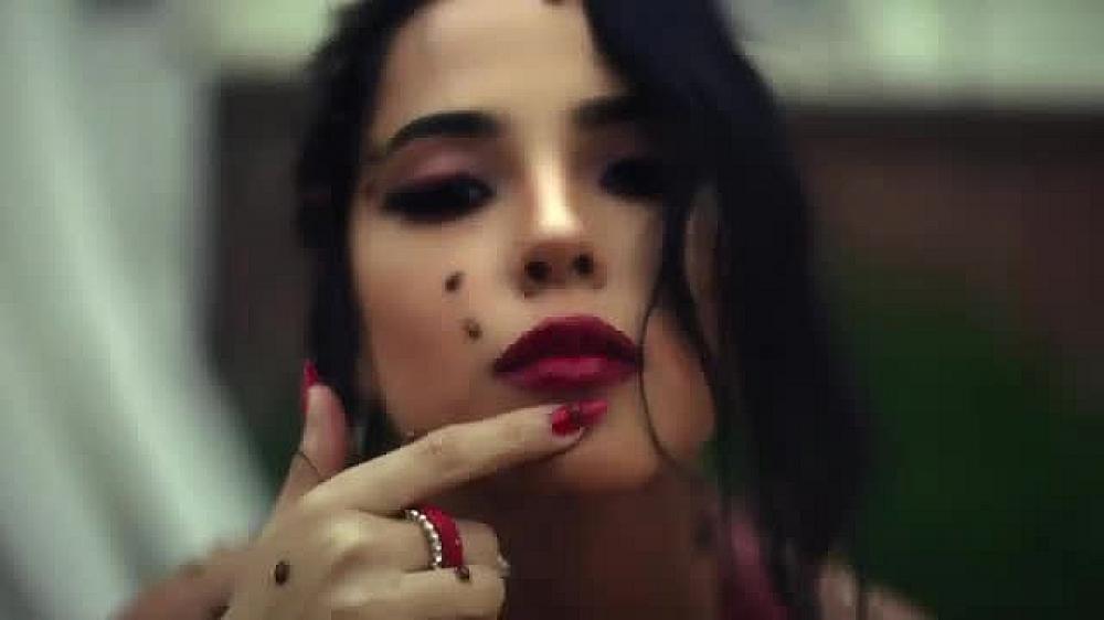 скачать клип Becky G - Secrets