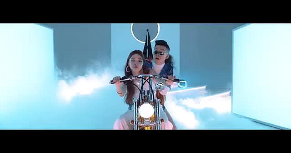скачать клип RICH BRIAN and CHUNG HA - THESE NIGHTS