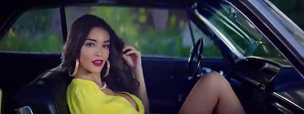 скачать клип Wisin and Yandel - Chica Bombastic