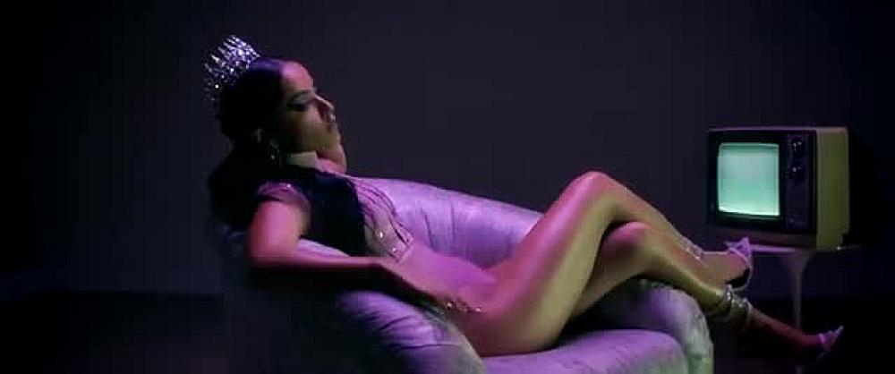 скачать клип Becky G - NO TE PERTENEZCO