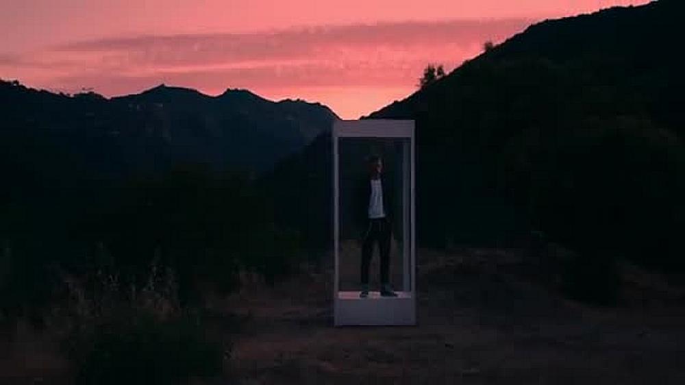 скачать клип Machine Gun Kelly - Glass House