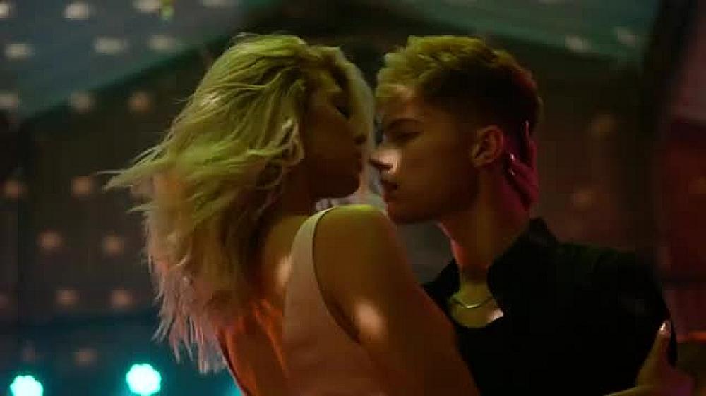 скачать клип HRVY - Million Ways