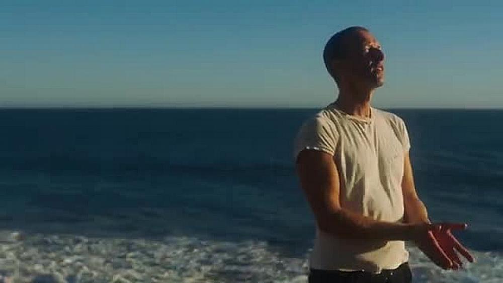 скачать клип Coldplay - Everyday Life