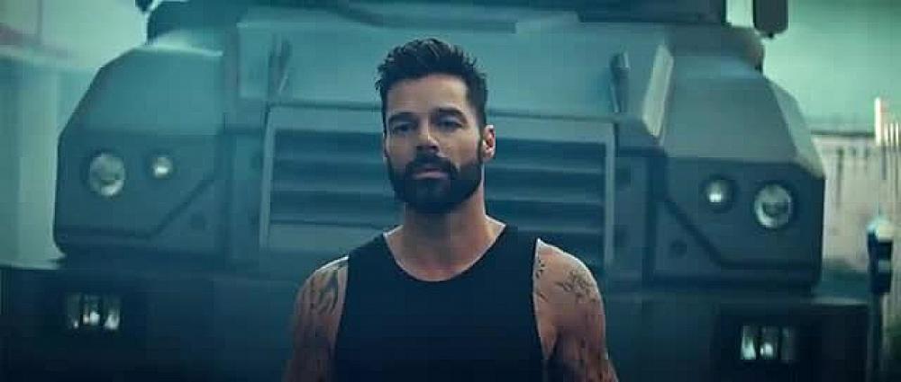 скачать клип Ricky Martin - Tiburones