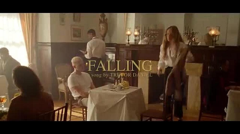 скачать клип Trevor Daniel - Falling