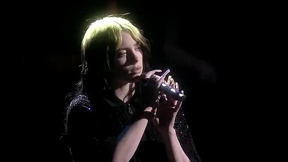 скачать клип Billie Eilish - No Time To Die - Live