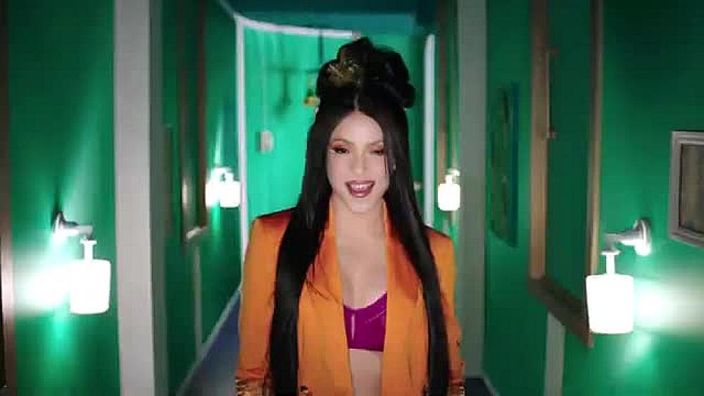 скачать клип Shakira, Anuel AA - Me Gusta
