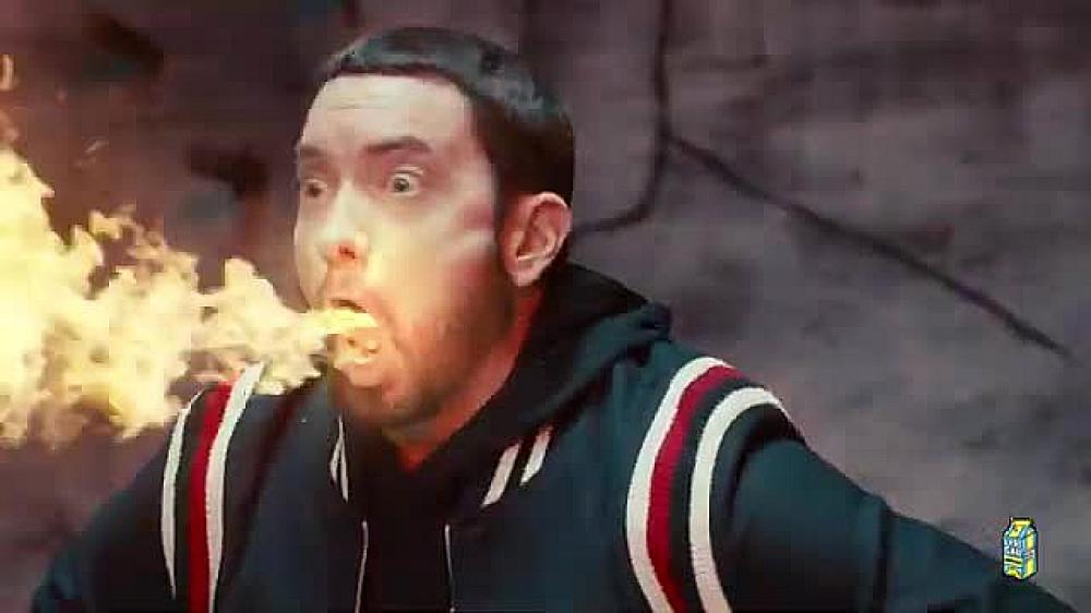 скачать клип Eminem ft. Juice WRLD - Godzilla