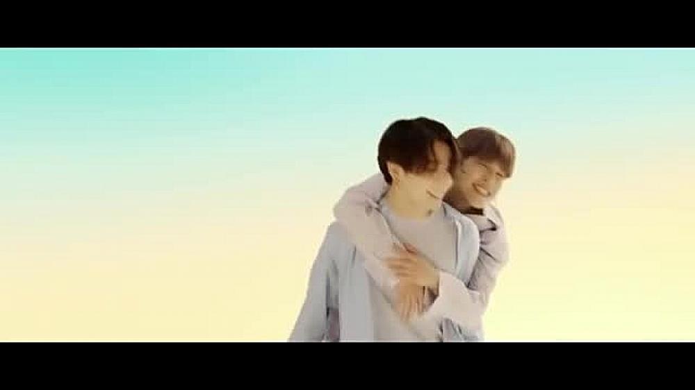 скачать клип BTS - Dynamite