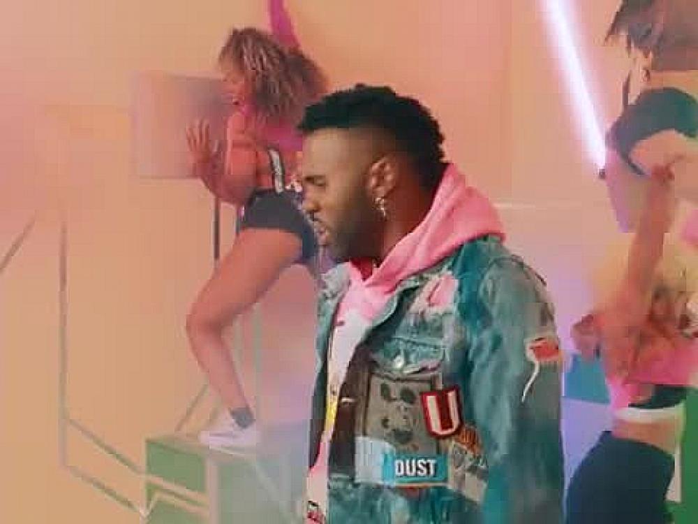 скачать клип Jawsh 685, Jason Derulo - Savage Love