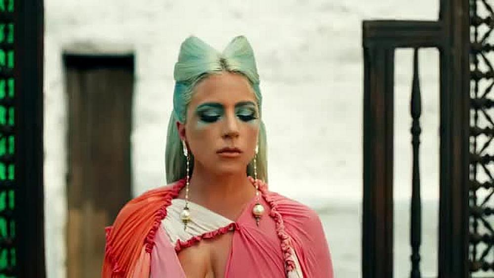 скачать клип Lady Gaga - 911