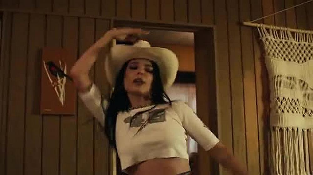 скачать клип Machine Gun Kelly ft. Halsey - Forget Me Too