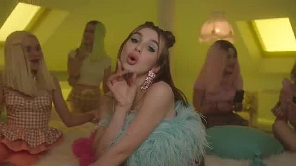 скачать клип Lady Diana - Hey Boy